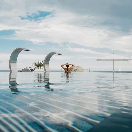 J44 Lifestyle Hotel Lido di Jesolo Exterior foto Infinity pool at the hotel